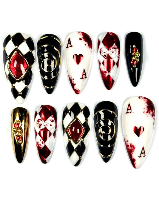 Set de press-on nails inspiré de Douce Folie Meurtrière. Rouge écarlate sur blanc immaculé, esthétique dark Wonderland et design artisanal. Création Kapsule Nails.