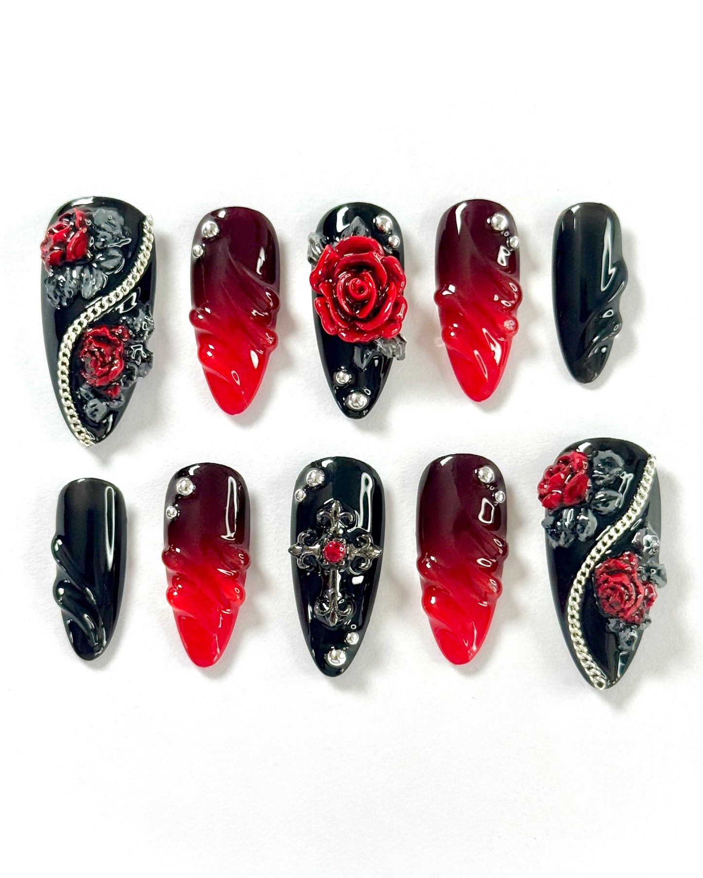 Set de press-on nails inspiré de L’Ombre d’Adeline. Noir & rouge, rose et esthétique darkromance. Création artisanale Kapsule Nails.